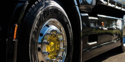 Avoid aquaplaning with the right truck tyres